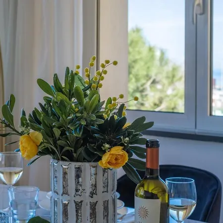 Lux 6, Emma Riccione