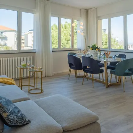 Lux 6, Emma Riccione